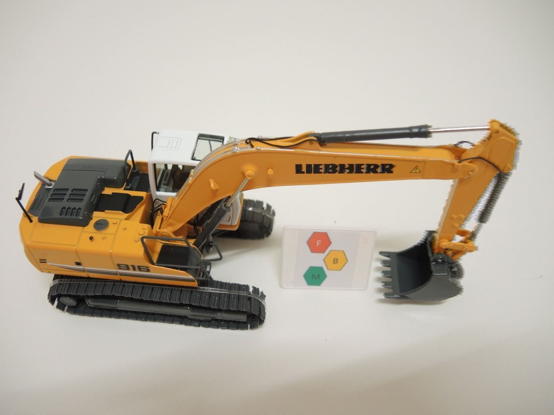 Bagger: NZG 891 Hydraulikbagger R 916 Classic – Gebraucht aus Dagmersellen von FBM-Bacheli 2
