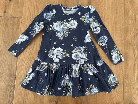 Monnalisa Kleid Blumenmuster dunkelblau Grösse 98 💙🌸