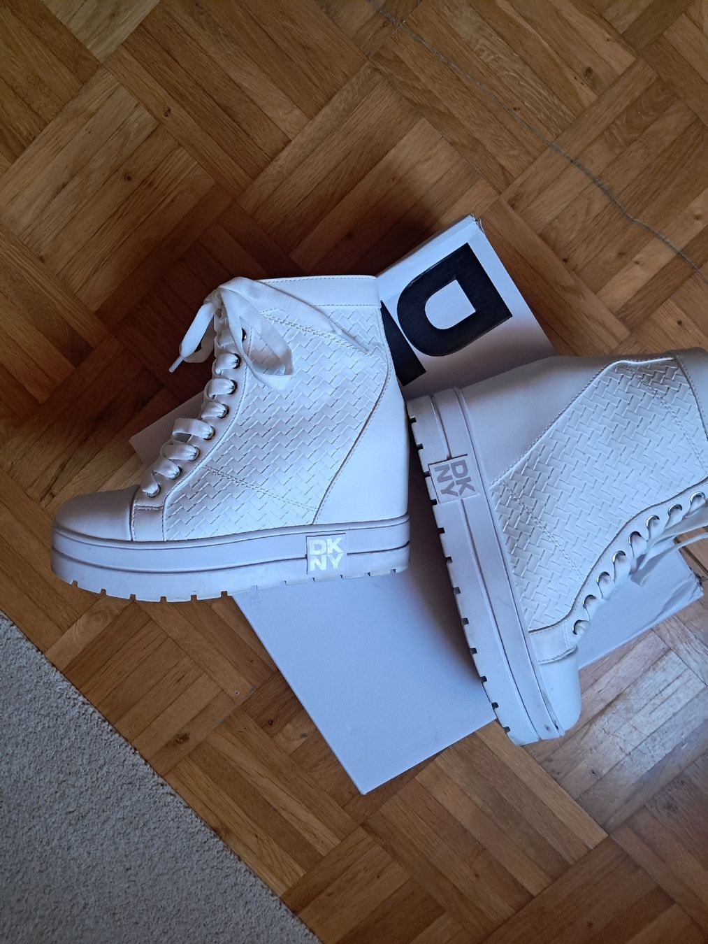 DKNY Scarpe da donna: DKNY Keilabsatz Snaeker 38 – Usato da Kefikon TG venduto da theratpack20 7