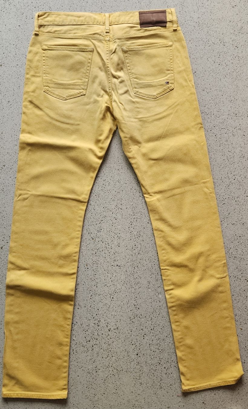Tommy Hilfiger Jeans: gelbe Jeanshose – Gebraucht aus Zizers von Natascia.Lentini 1