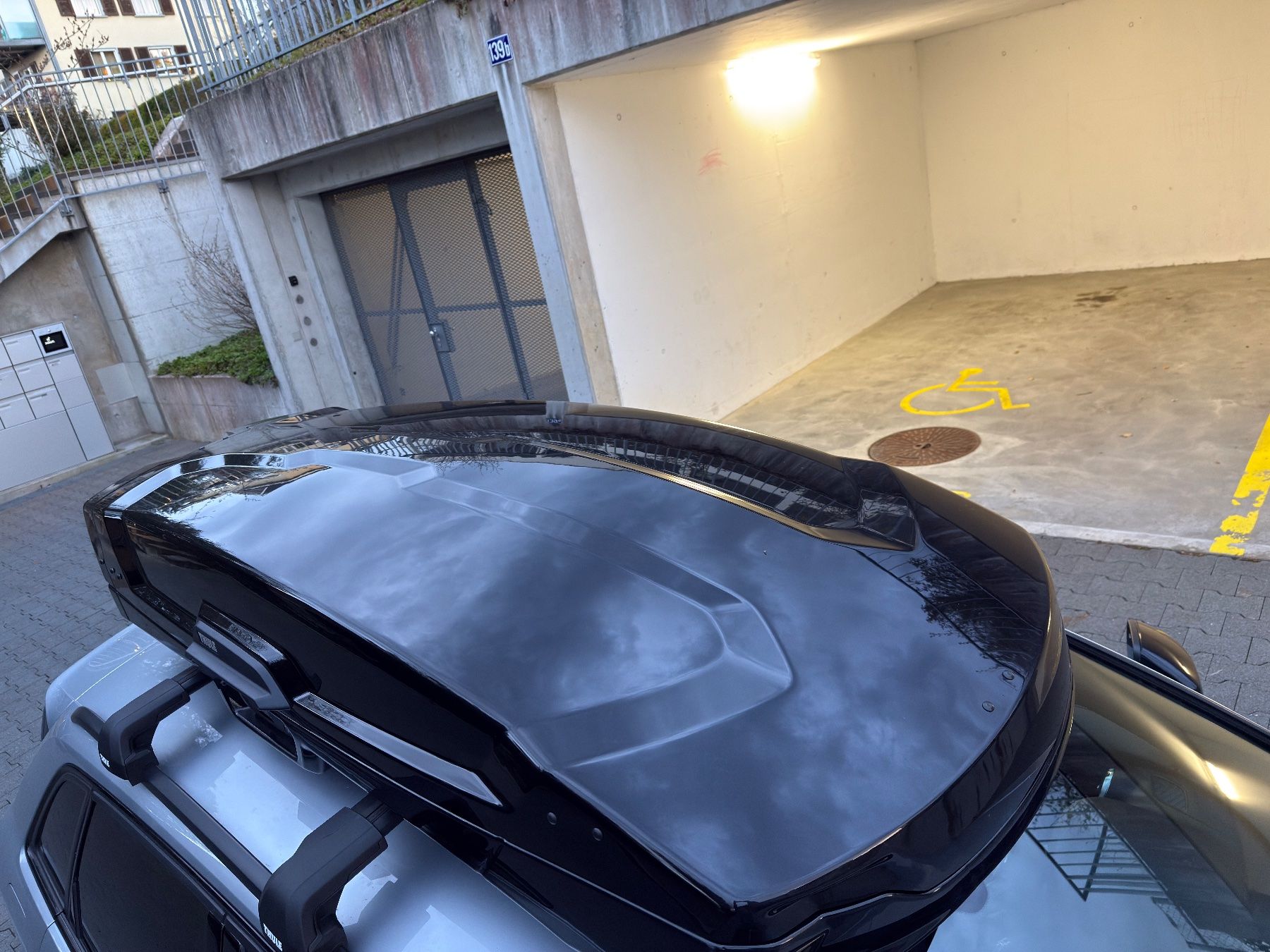 Thule Box da tetto: Roofbox / Dachbox - Thule Vector M - LIKE NEW - 360L – Nuovo (secondo la descrizione) da Thalwil venduto da brunof