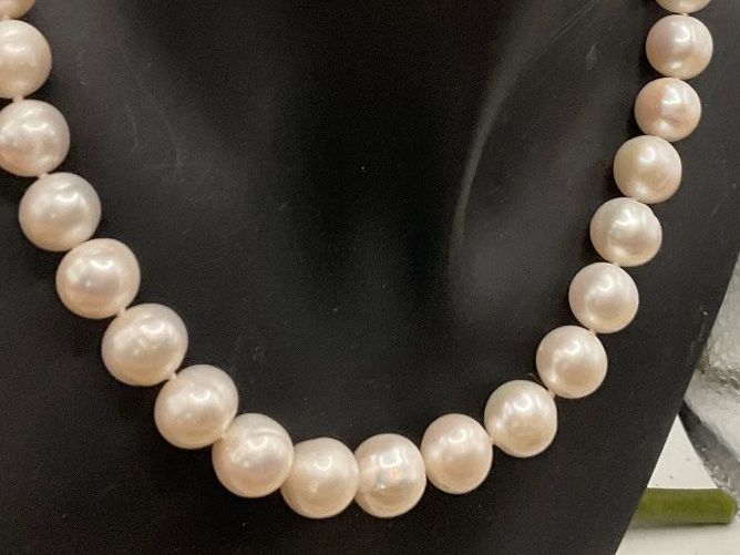 Perlen (unechte): Süsswasserperlen Collier, Länge Länge 43cm – Neu (gemäss Beschreibung) aus luzern von Alpendorf1 1