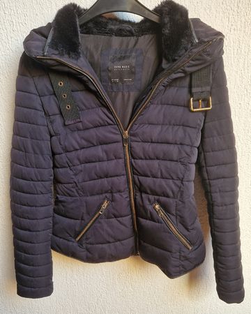 Warme Damenjacke mit Reissverschluss und verdeckter Kaputze