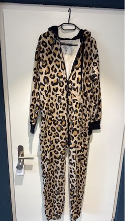 Onesie Jumpsuit Sinstar Leopardenmuster neuwertig