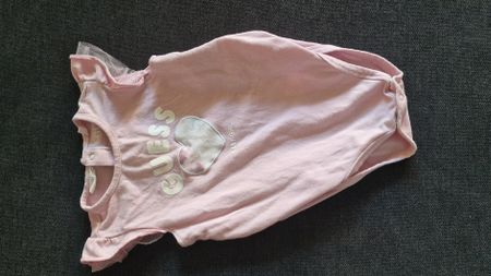 ​Süsser und eleganter Baby-Body 