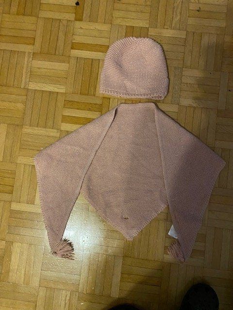 Kleiderpakete & -sets: Set Kappe und Schal Mädchen – Gebraucht aus Emmen von Aribini