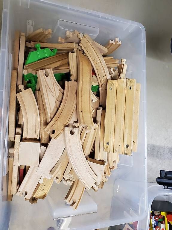 Brio Giocattoli: BRIO Eisenbahn mit Polizei und Feuerwehrstation – Usato da Rüegsauschachen venduto da AnnaG07 1