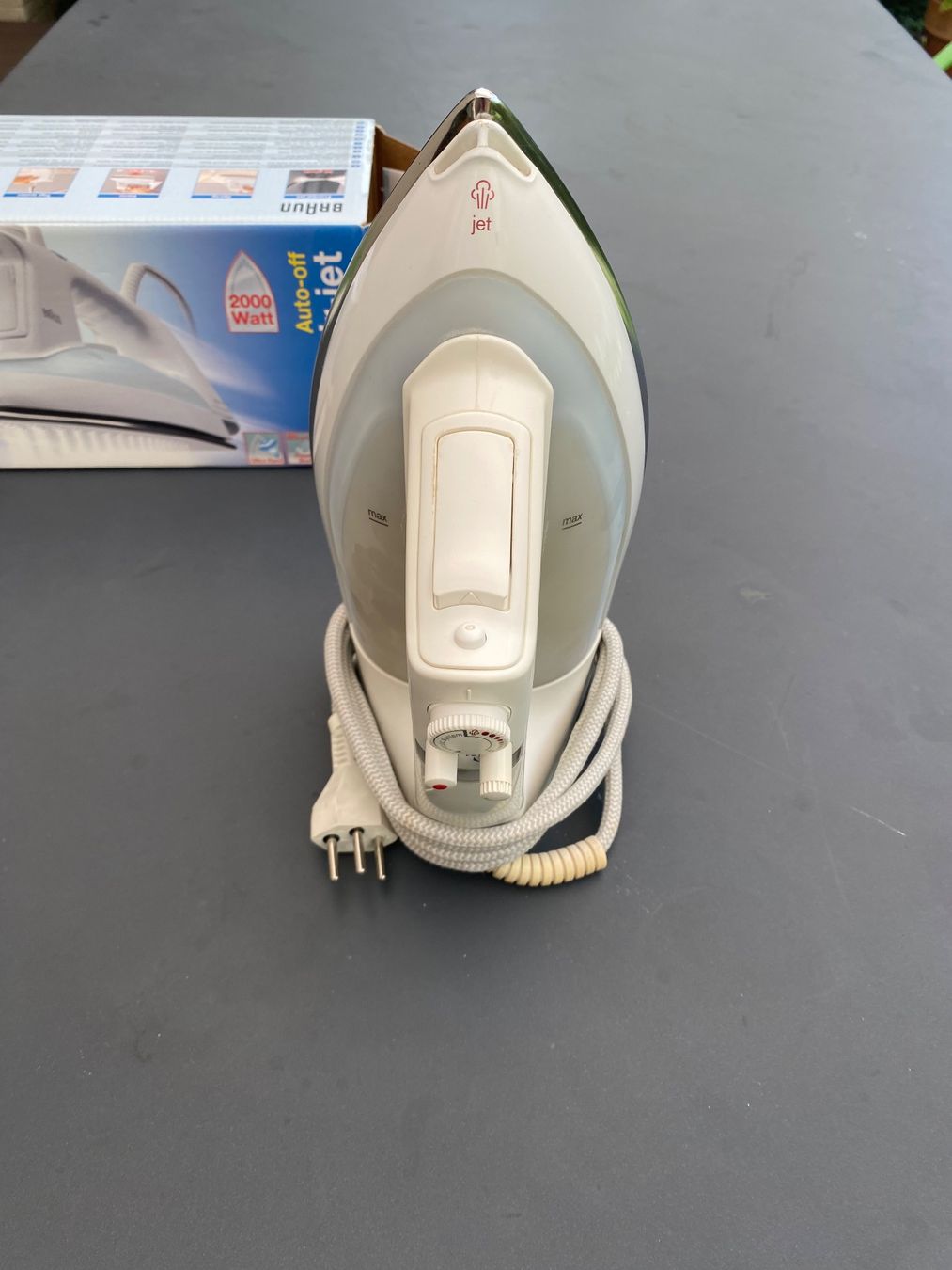 Braun Ferri da stiro: Fer à repasser – Usato da Conches venduto da Brigant4 4