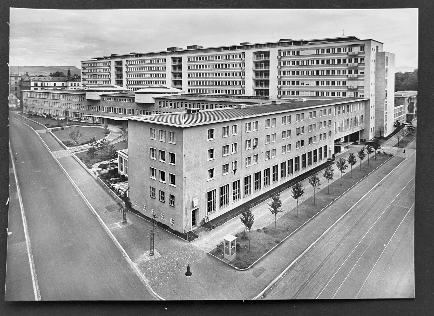 Cartoline postali: Bürgerspital Basel, ca 1950 – Usato da Ostermundigen venduto da DaxKarten-75