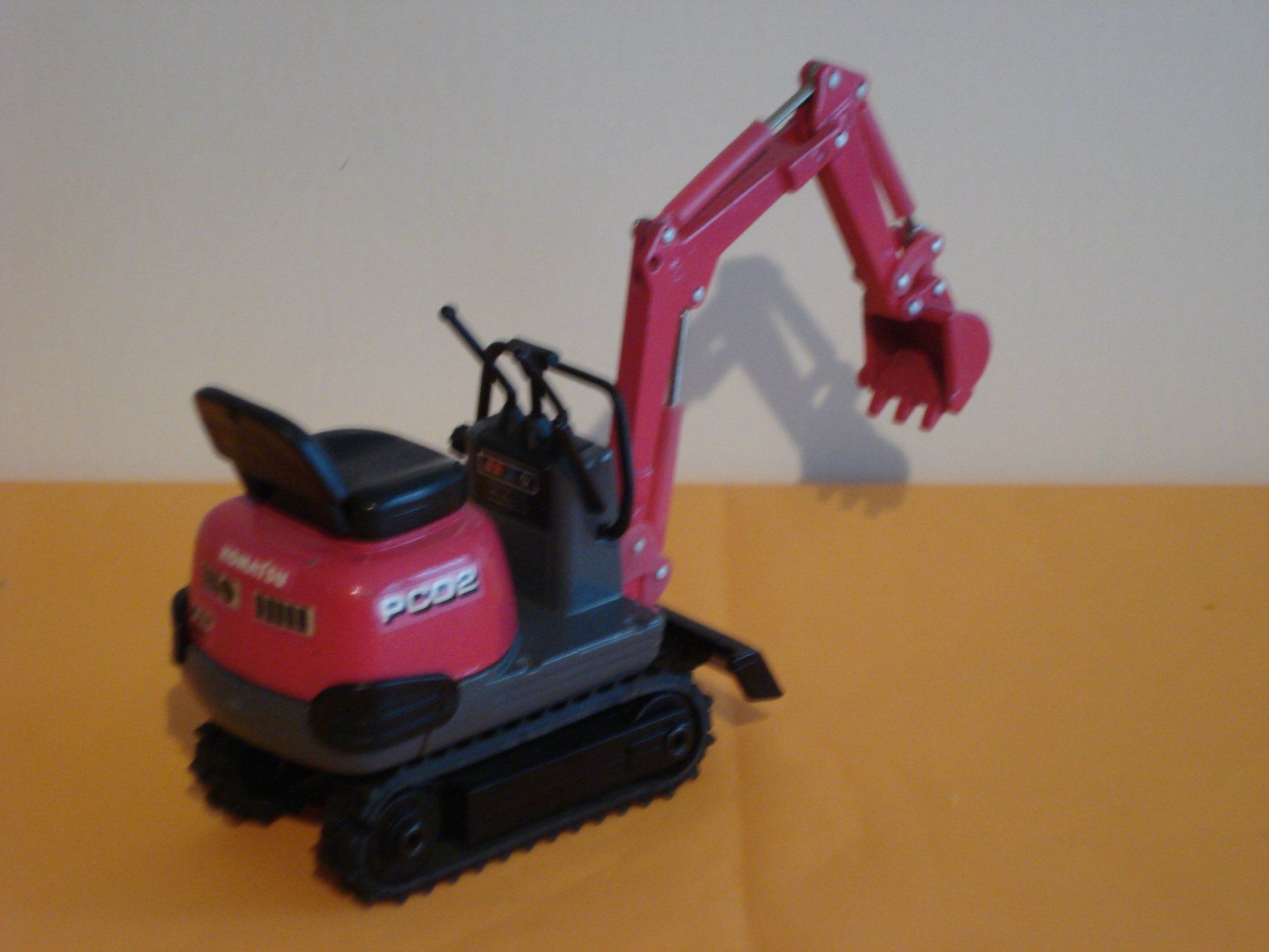 Komatsu Modellbausätze & Standmodelle: KOMATSU PC 02 Raupenbagger – Gebraucht aus Mitlödi von worker04 1
