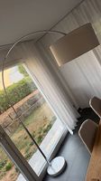 Elegante Bogenlampe mit Marmorfuss
