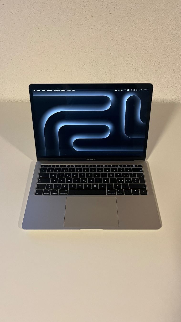 Apple Notebook: MacBook Air, Rentina, 13", 2019 – Usato da Triesen venduto da in_Trisuna