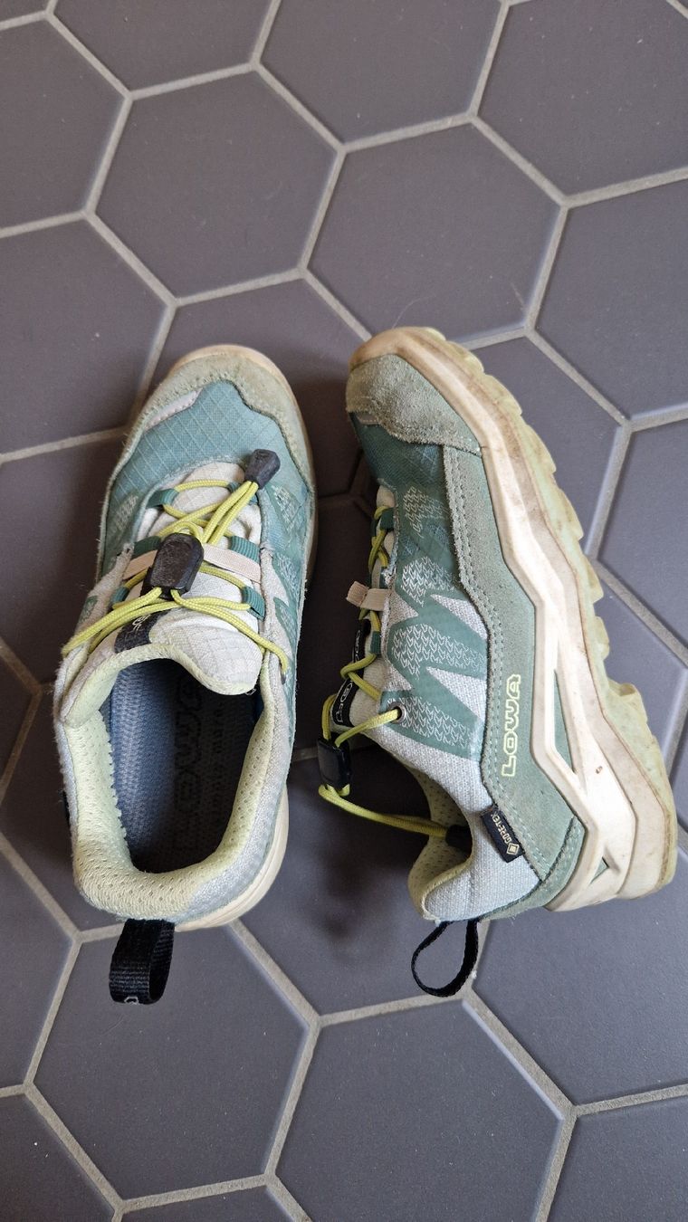 Lowa Scarpe per ragazzi: Lowa Trekkingschuh, Grösse 32 – Usato da Wettingen venduto da Diphtong 1