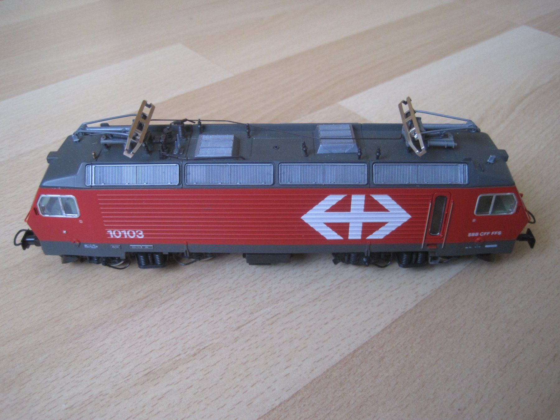 Roco Modelleisenbahnen: LOK SBB CFF Roco Rot Wechselstrom 10103 – Gebraucht aus Gossau SG von Noryflory