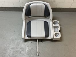 Neuer Bootssitz / Drehsitz mit Getränkehaltern  klappbar