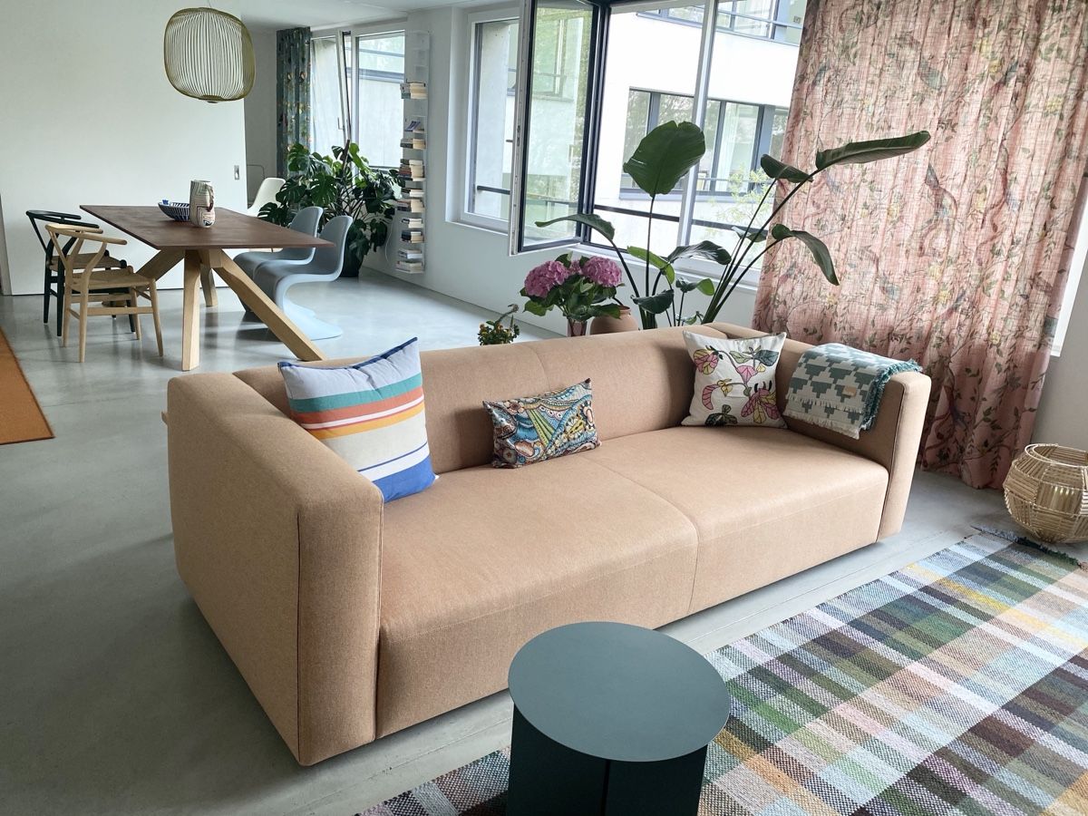 Sofas: Kvadrat design 3-seater, fabric has a defect – Gebraucht aus Zürich von Sonikasantos 2