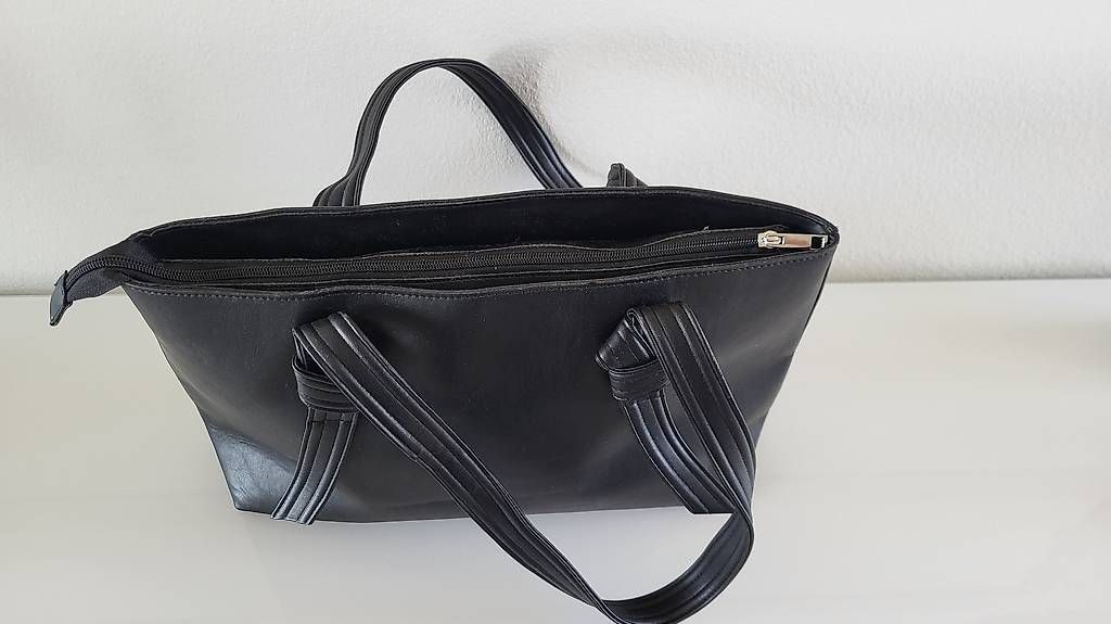 Taschen für Damen: Tolle Handtasche mit Reissverschluss – Gebraucht aus Therwil von cha_m68j 1