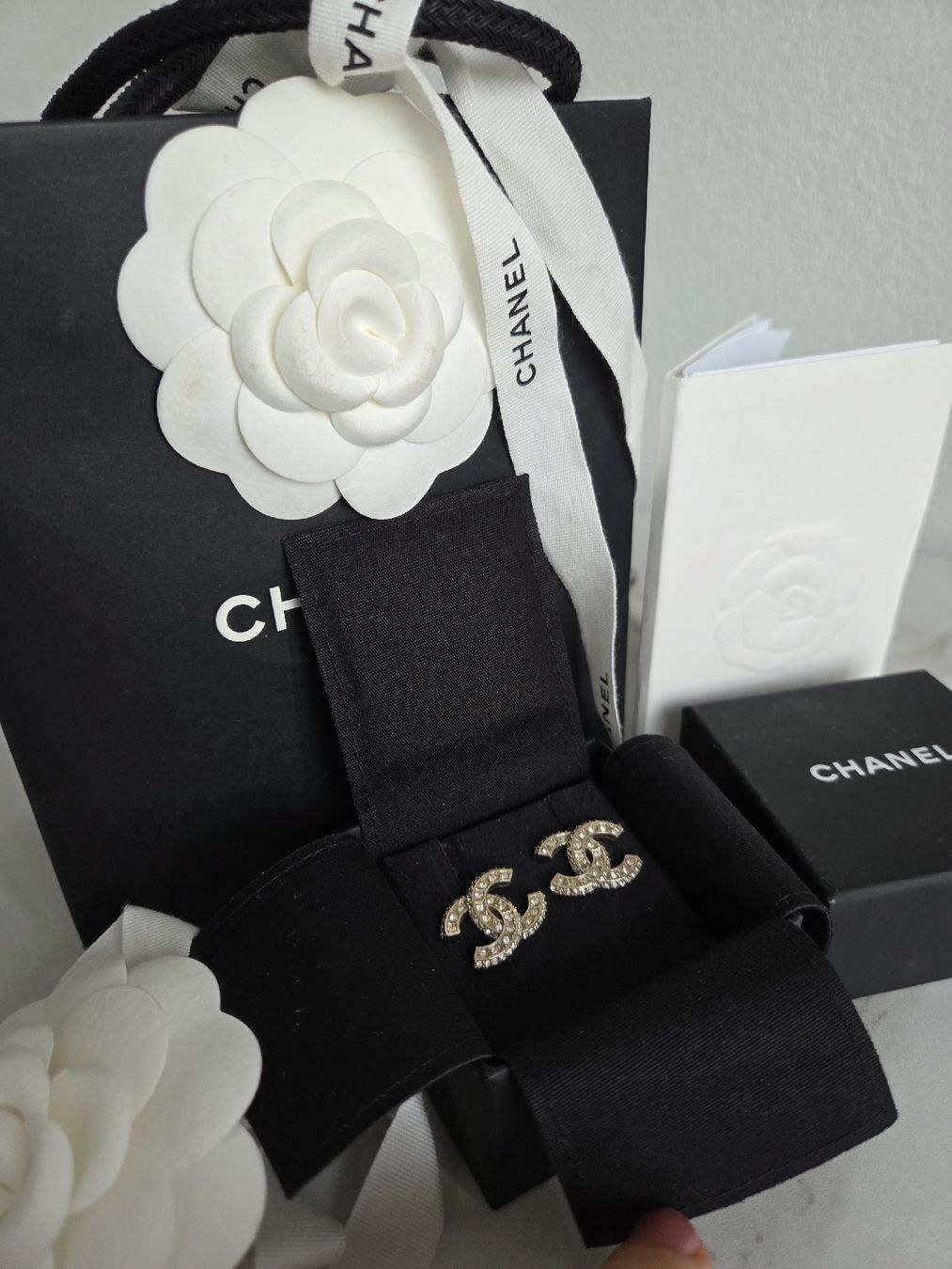 Chanel Boucles d'oreille: Chanel – D'occasion à Lausanne par fashionistagirlie 3