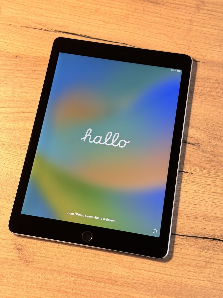 Apple Tablet PC: Apple iPad Pro 9.7" WLAN 32GB Space Gray incl. Case – Usato da Waldkirch venduto da ItaloFam