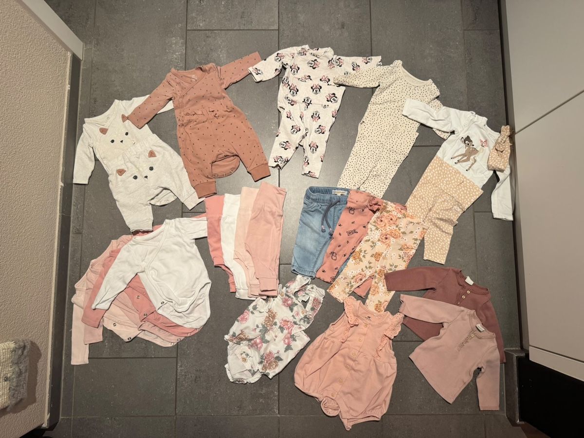 Ensembles coordonnés: Baby Kleider Grösse 56 – D'occasion à Niederrohrdorf par cyr_znc8