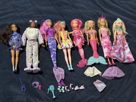 Lot de 8 poupées Barbie avec divers accessoires et tenues