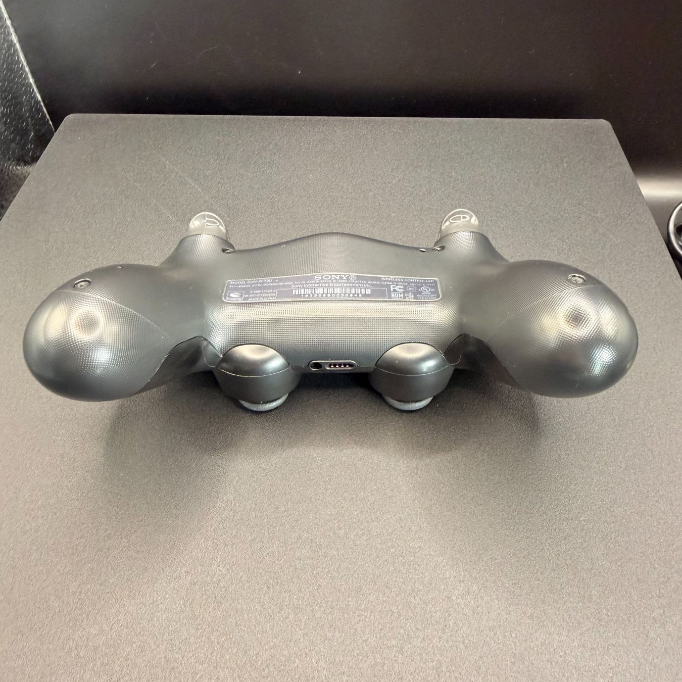 Sony Console: Sony PlayStation 4 Pro 1TB Schwarz – Usato da Düdingen venduto da Nerdworld 7