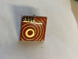 Pin's BASF vintage - Collectionneurs, à saisir !