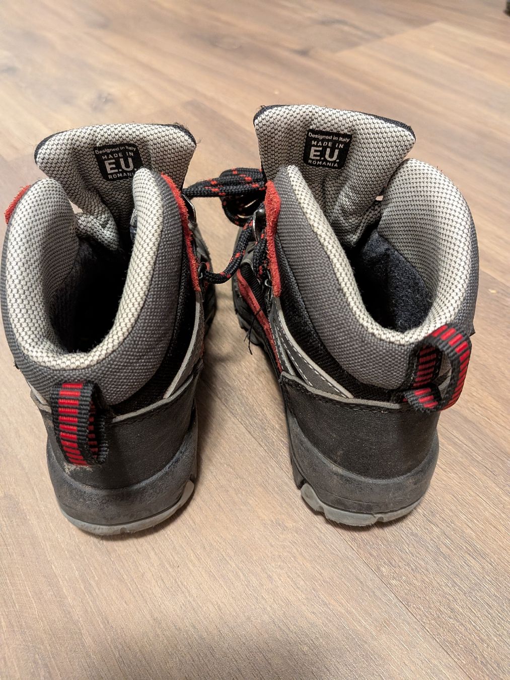 Schuhe für Jungen: 2 Paar Schuhe, Grösse 29, Converse rot und Wanderschuhe  – Gebraucht aus Riehen von senzao15 5