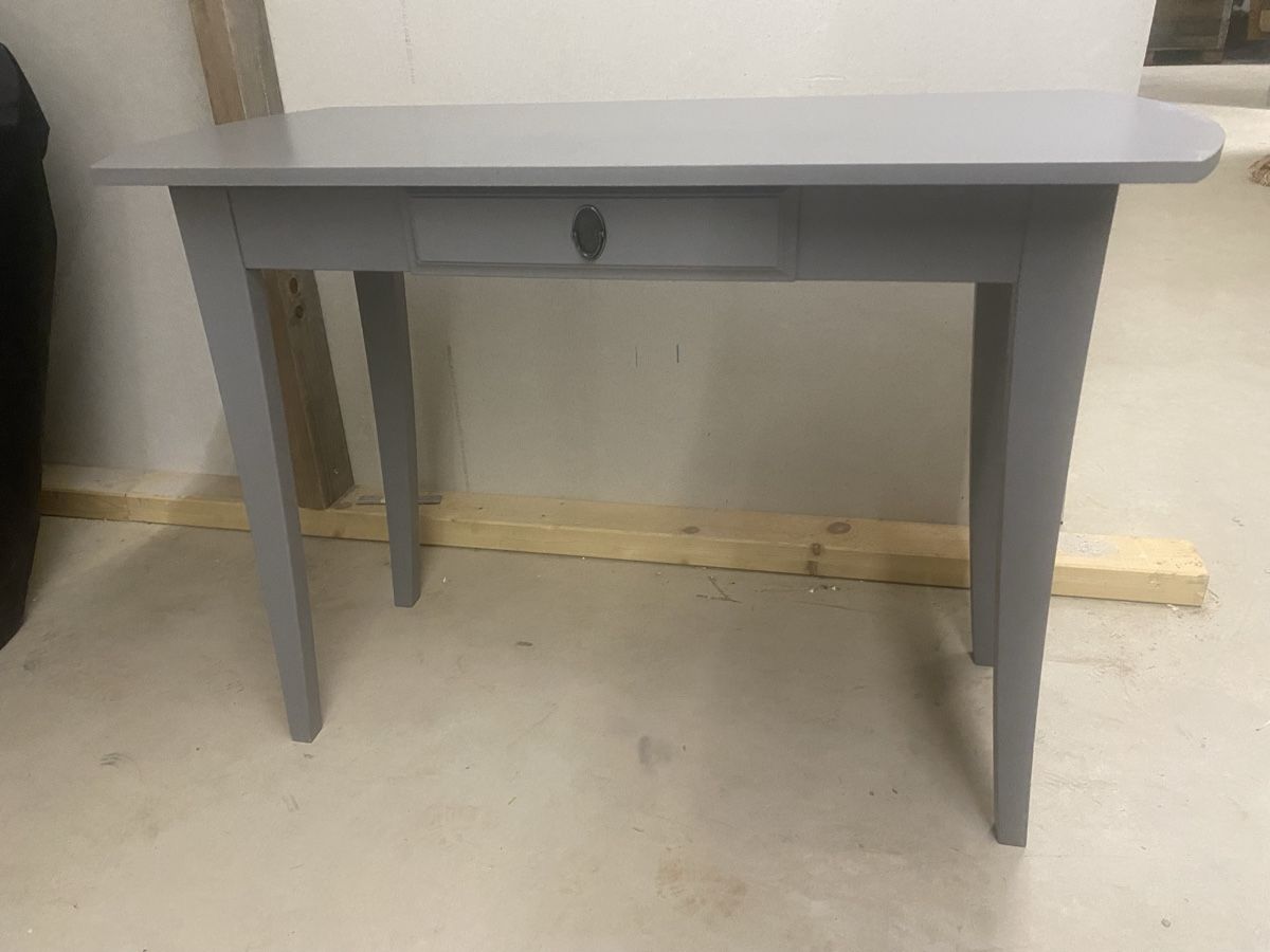 Tavoli: kl.Tisch mit Stuhl 106x46x75cm – Usato da Seewen SZ venduto da shaky01 3