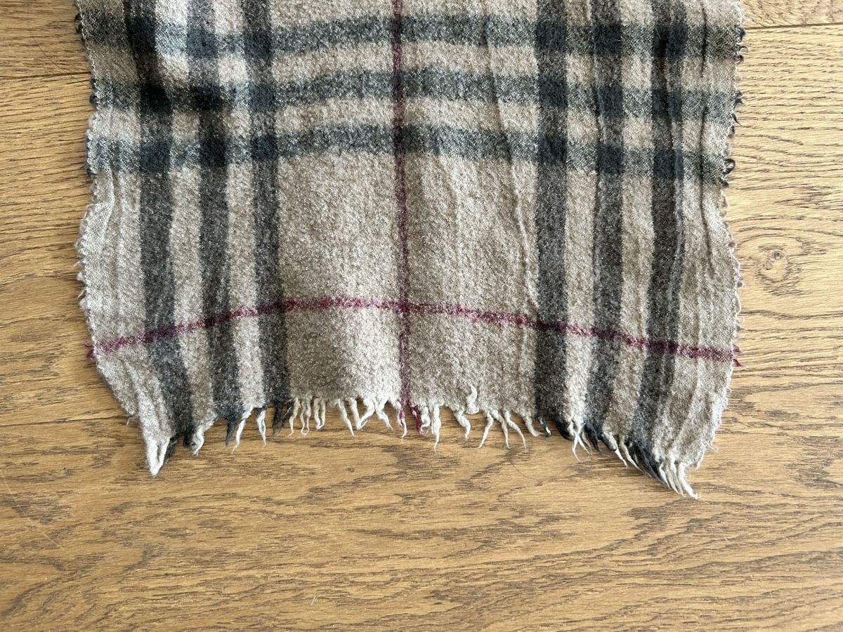 Burberry Foulards & écharpes: Écharpe Burberry – D'occasion à Lully VD par Garance040 3