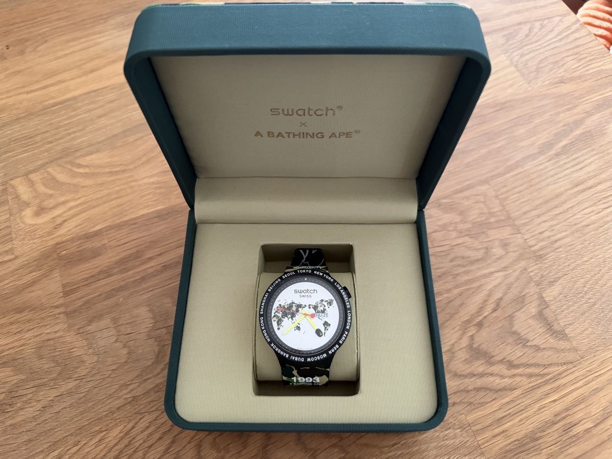Swatch Montres: Swatch x BAPE BIG BOLD THE WORLD – Neuf (Voir description) à Kehrsatz par ichverkaufeetwas