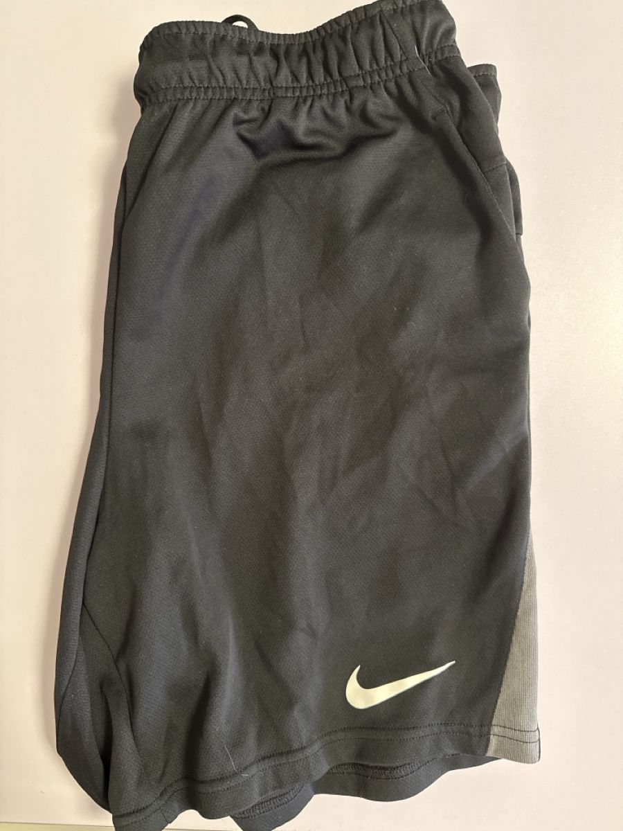 Nike Pantaloni: Nike Performance Strike Short – Usato da Châtelaine venduto da jas_9wnr