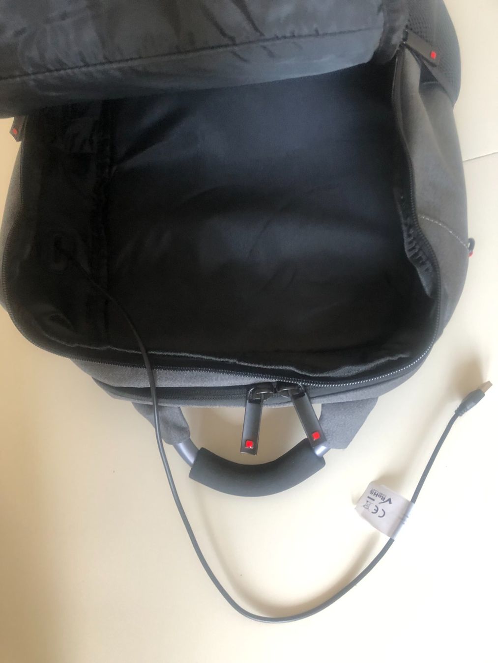 Zaini: Rucksack für Laptop mit Ladekabel – Nuovo (secondo la descrizione) da Bassersdorf venduto da sammelfloh 4