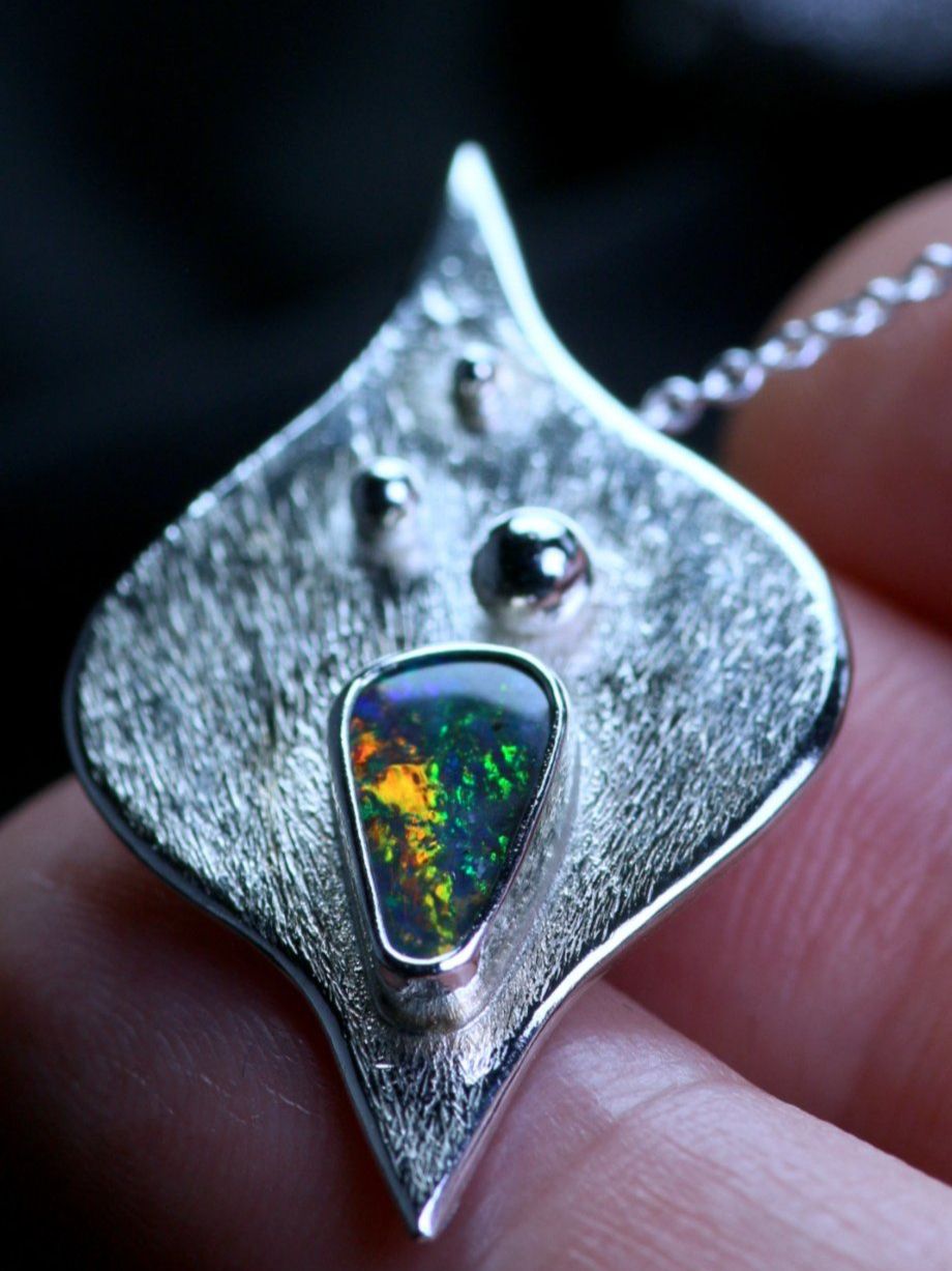 Ciondoli: MOON DUST Mystischer Silberanhänger mit echtem Opal – Nuovo e nell'imballaggio originale da Bern venduto da OSONO.Design 1