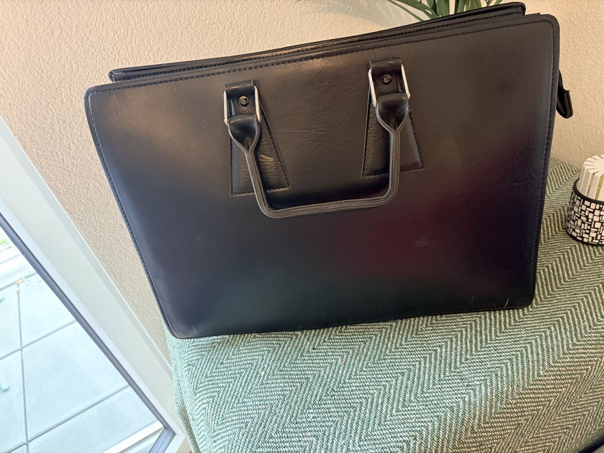 Borse: Elegante schwarze Business-/Laptoptasche – Usato da Kriens venduto da Waqas.naseer 4