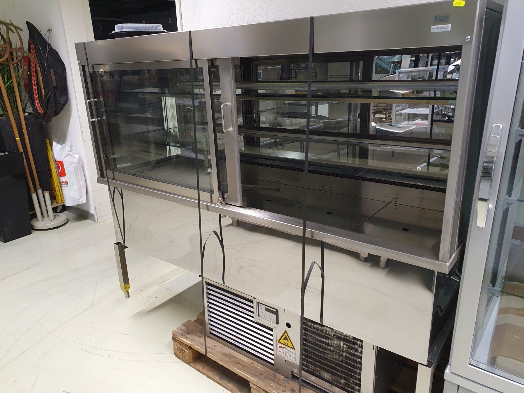 Elettrodomestici da cucina: Gastro Sushi Kühlvitrine – Usato da Niederwangen BE venduto da HasGastrobedarf 5