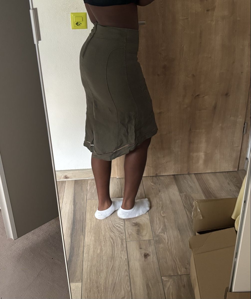 H&M Gonne: JUPE KAKI VINTAGE – Usato da La Roche FR venduto da syd_vdb6 1