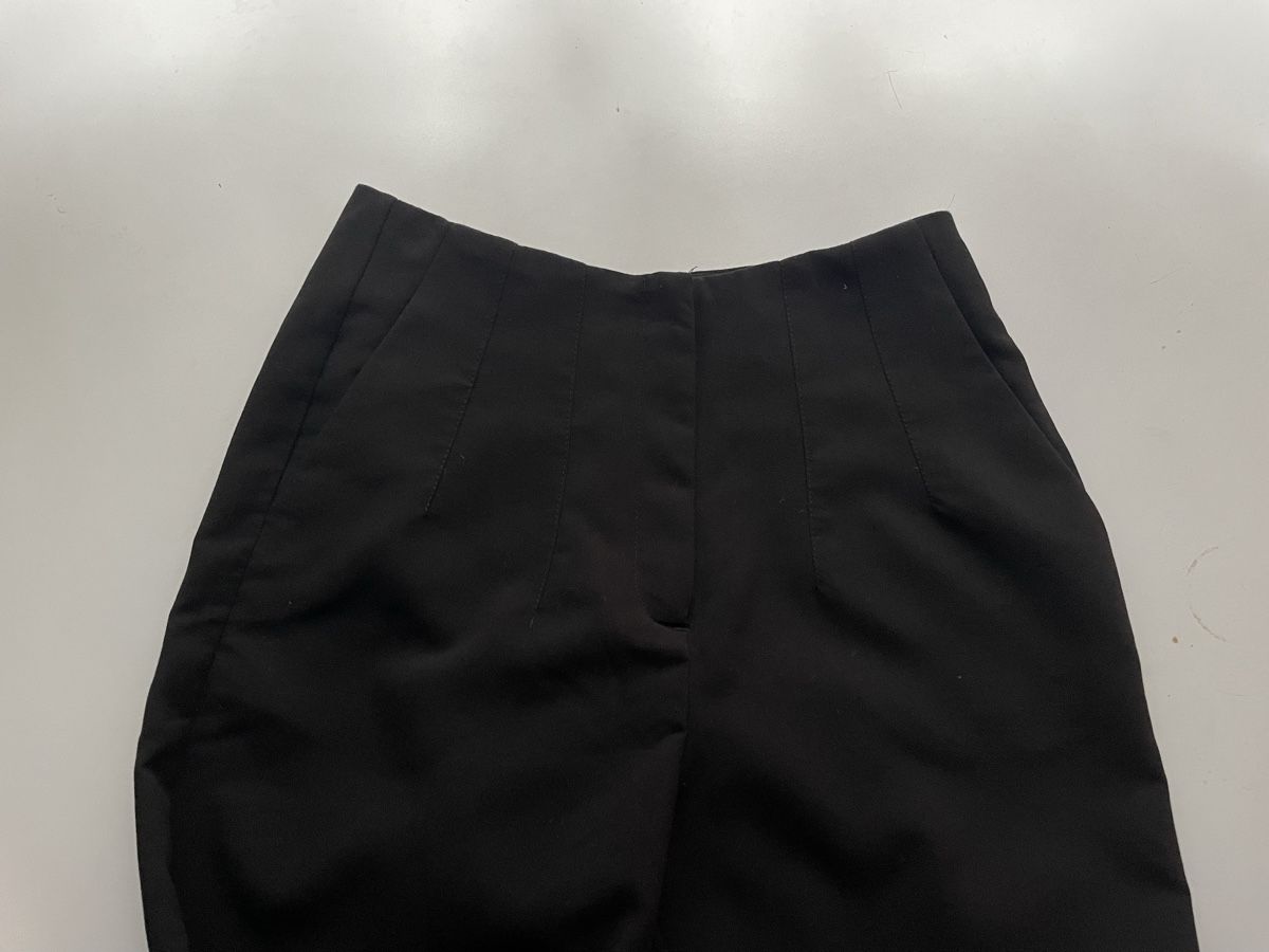 Pantalons: Schwarze Stoffhose Gr. 38 AMISU – D'occasion à Hägglingen par _Mel4nie_ 2
