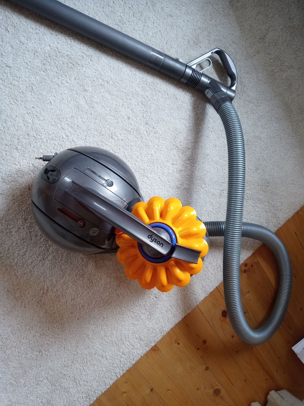 Dyson Aspirapolveri & Accessori: Dyson Ball Multifloor Staubsauger – Usato da Prez-vers-Siviriez venduto da Monija70 7