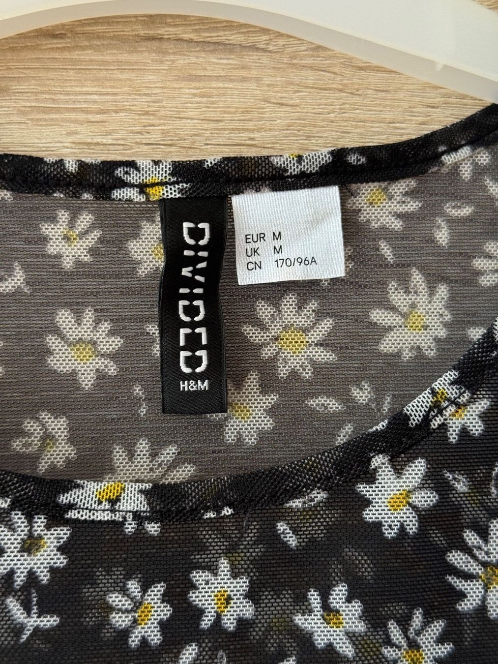 H&M Tops: Top noir fleuri transparent – Neuf (Voir description) à Montreux par Izapechee 1
