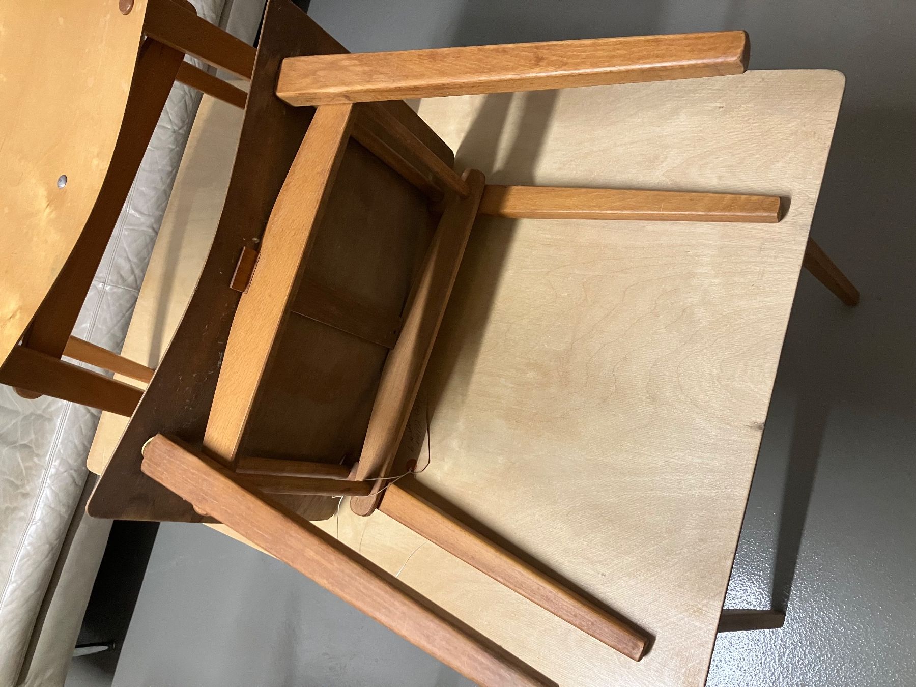Set de table et chaises: Klapphocker und Klapptisch – D'occasion à Zürich par Ideal0 2
