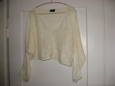kurzer Pulli beige Gr. M out from under