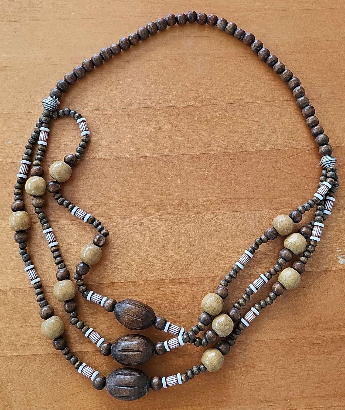 Catenine: Schicke Holzperlenkette, dreireihig – Usato da Mels venduto da WendySchumacher