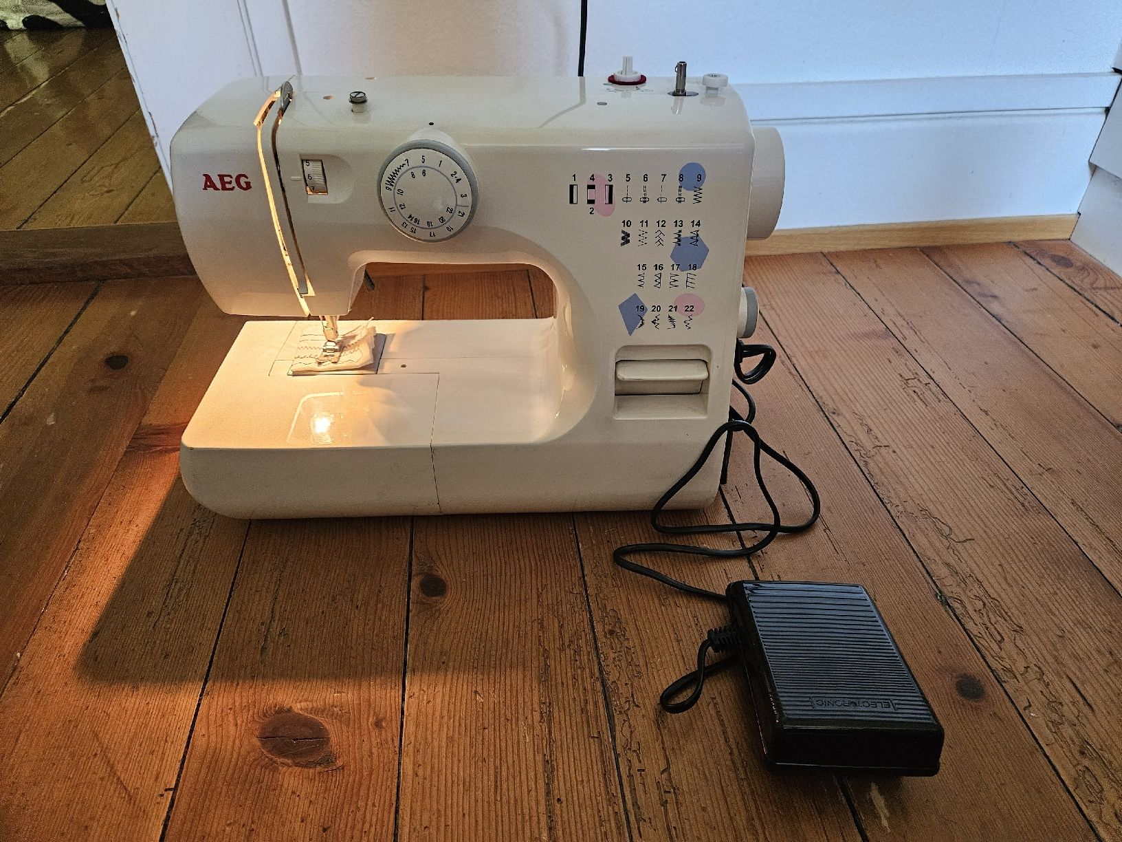 Nähmaschinen: AEG Nähmaschine mit Handbuch – Gebraucht aus Arlesheim von Flohmi_A_Z 2