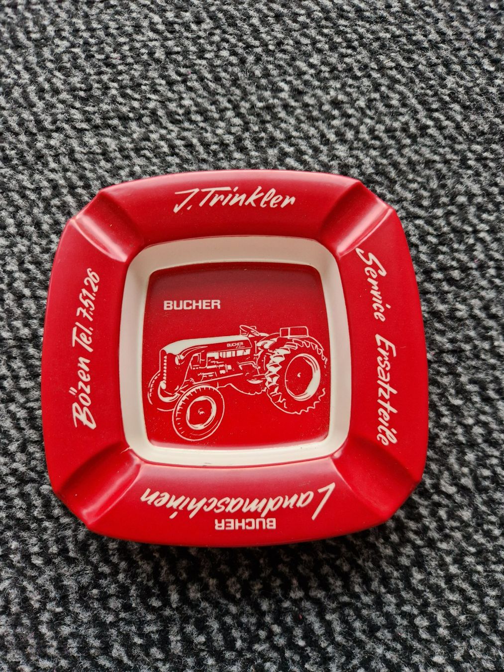 Bucher Trattori: Bucher Oldtimer Traktor Ornamin Aschenbecher – Usato da Dürnten venduto da Bachtel84