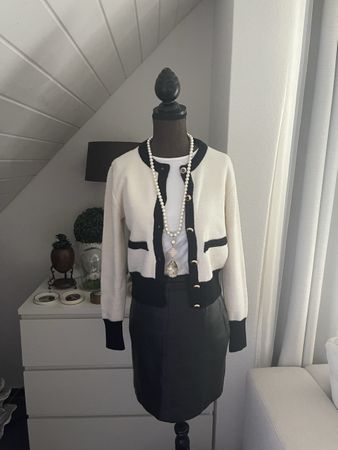 Luxuriöser Cardigan in Creme & Schwarz | Elegant & Zeitlos