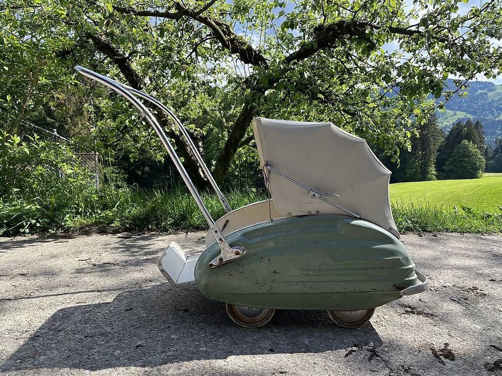 Carrozzine: alter Kinderwagen  – Usato da Ganterschwil venduto da rusus96