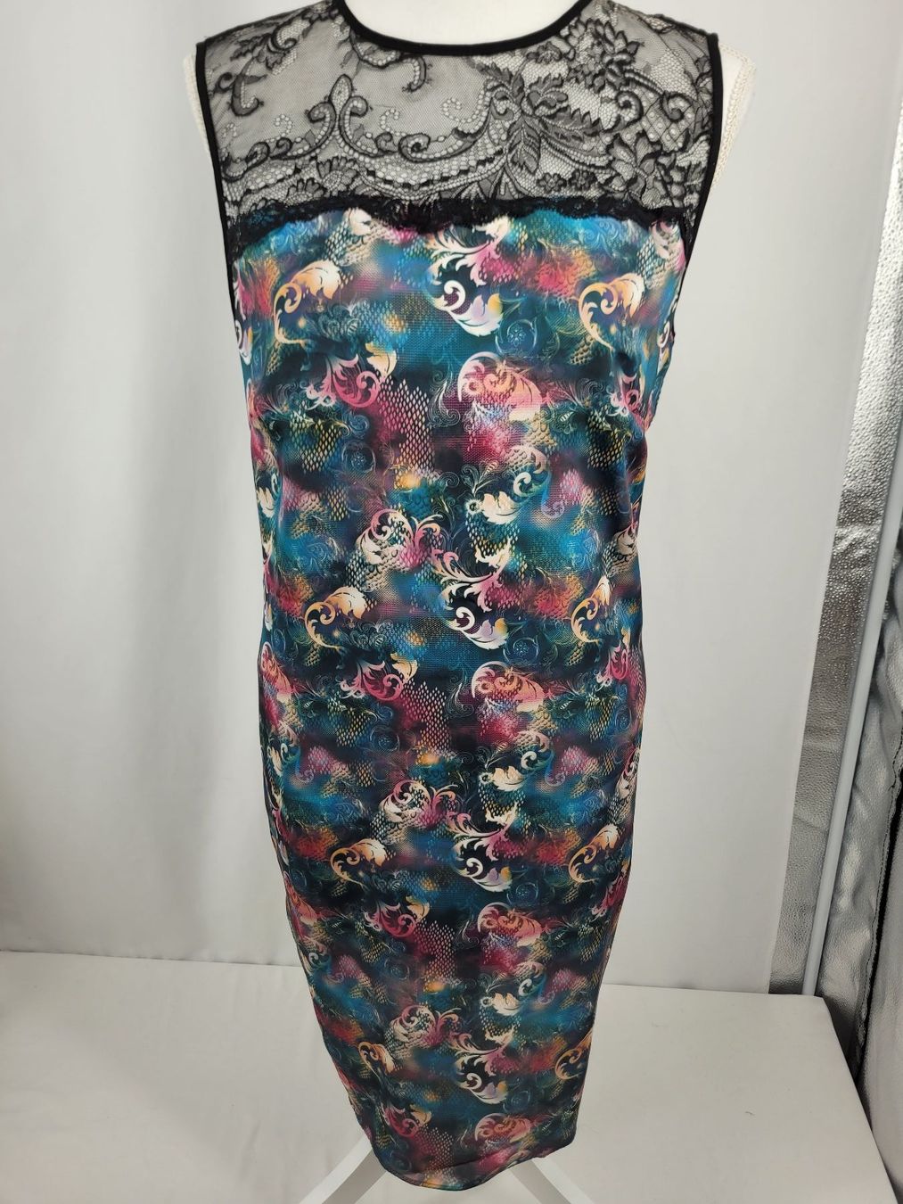 Kleider: Robe colorée à motifs – Gebraucht aus Lausanne von PlusValue_Lausanne