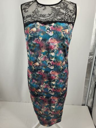 Robe colorée à motifs