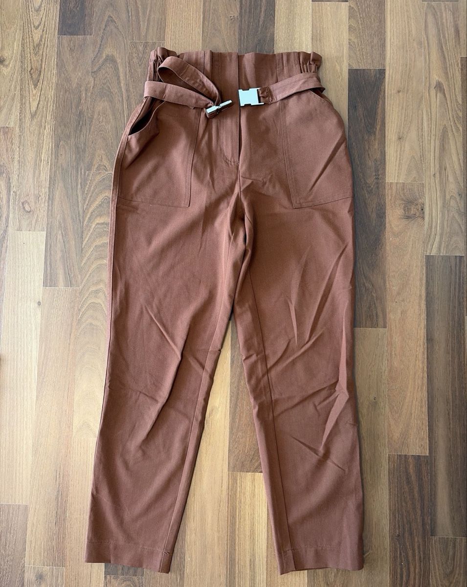 Pantaloni: Braune Stoffhose mit Gürtel – Usato da Henau venduto da martina_1998